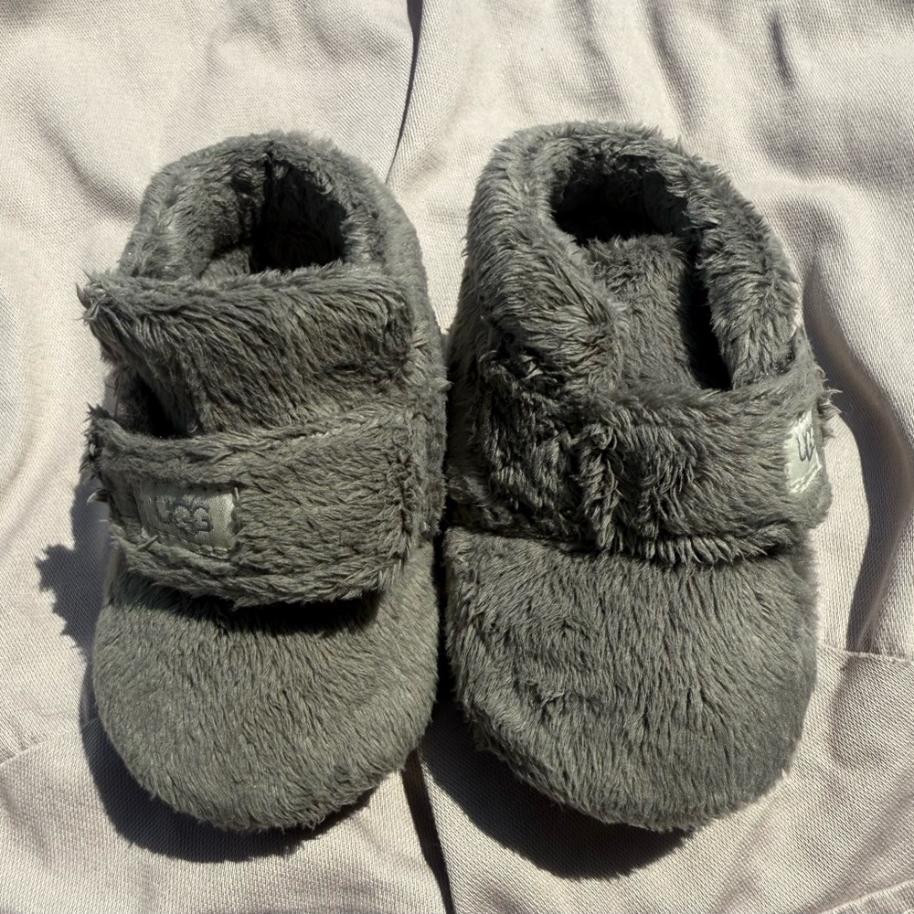 Baby Grey Uggs Size 2/3